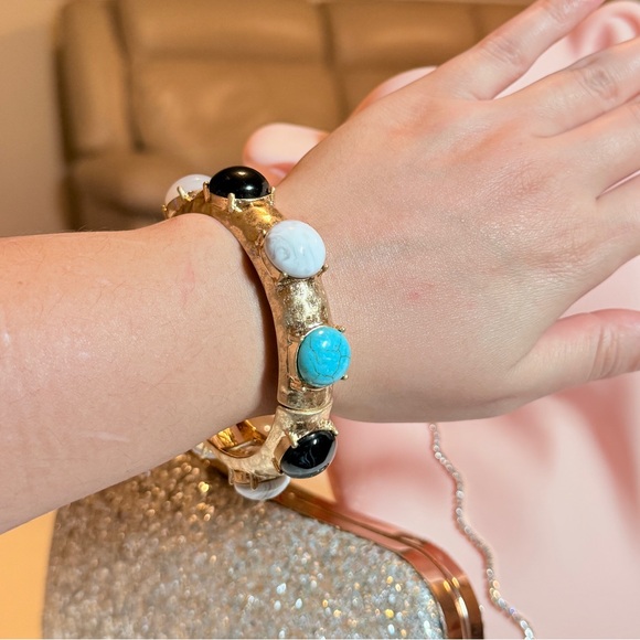 ⚜️ Elegant Gold Bracelet with Black, White, and Turquoise Accents - Picture 4 of 6